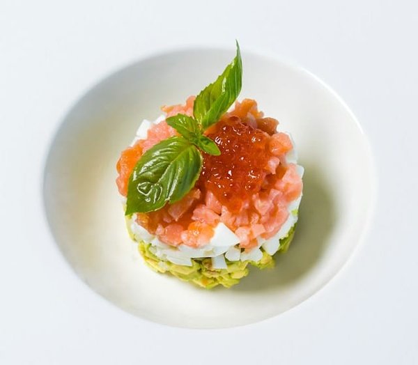 What's the Key to a Perfectly Balanced Gourmet Tuna Tartare with Avocado?